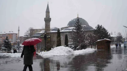 Erzurum’da kar yağışı etkili oluyor