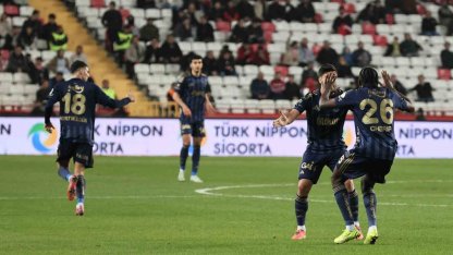 Fenerbahçe, 3. kez 2-0 geriye düştüğü maçta puan aldı