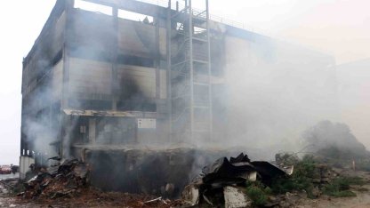 Fındık fabrikasındaki yangında soğutma çalışmaları sürüyor