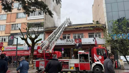 Fırının bacası tutuştu: 3 kişi dumandan etkilendi