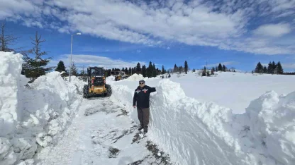 Giresun’un turizm merkezi Kulakkaya Yaylası’nda kar kalınlığı 2 metreyi buldu