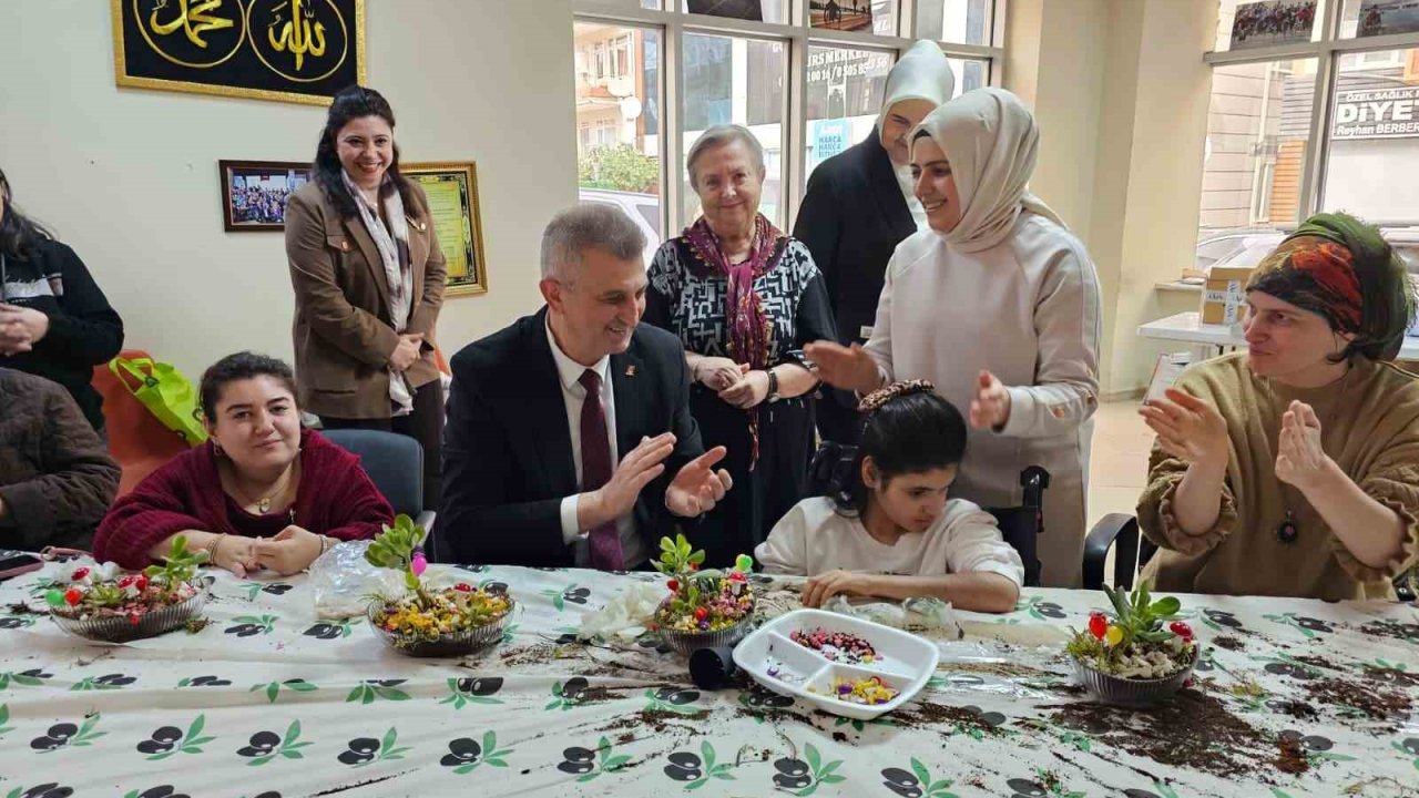 Gölcük’te engelli bireyler teraryum atölyesinde buluştu