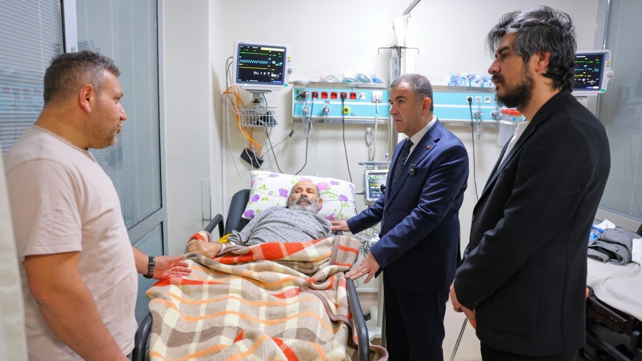 Hastanede tedavi gören vatandaşlara bayram ziyareti