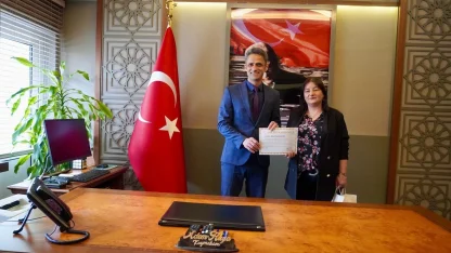 İHA muhabiri hem işini yaptı hem de en çok kitap okuyarak ödüllendirildi