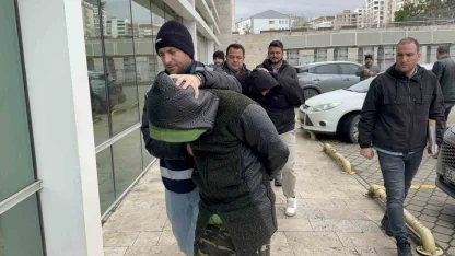 "Kahraman kurye" araç kundaklamaktan gözaltına alındı