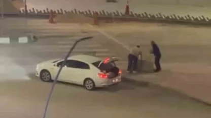 Kaldırım taşı çalan 2 zanlı yakalandı