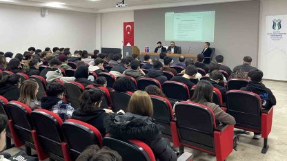 Kamu ve sektör temsilcileri tecrübelerini öğrencilerle paylaştı