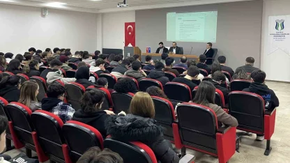 Kamu ve sektör temsilcileri tecrübelerini öğrencilerle paylaştı