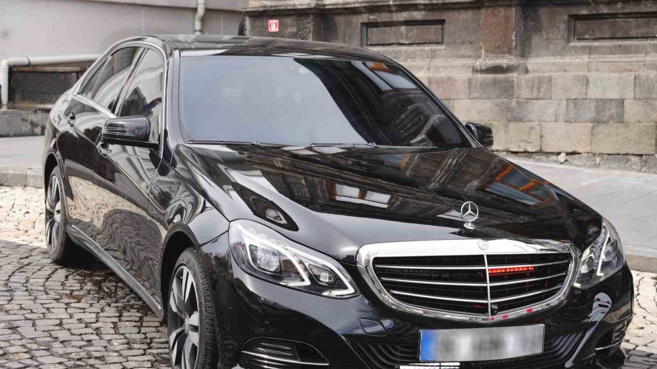 Kars Belediyesine Azerbaycan’dan anlamlı destek: Makam aracı hediye edildi