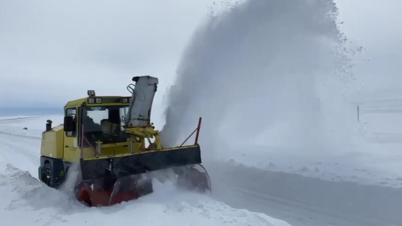 Kars’ta 25 köy yolu ulaşıma kapandı, ekipler seferber oldu