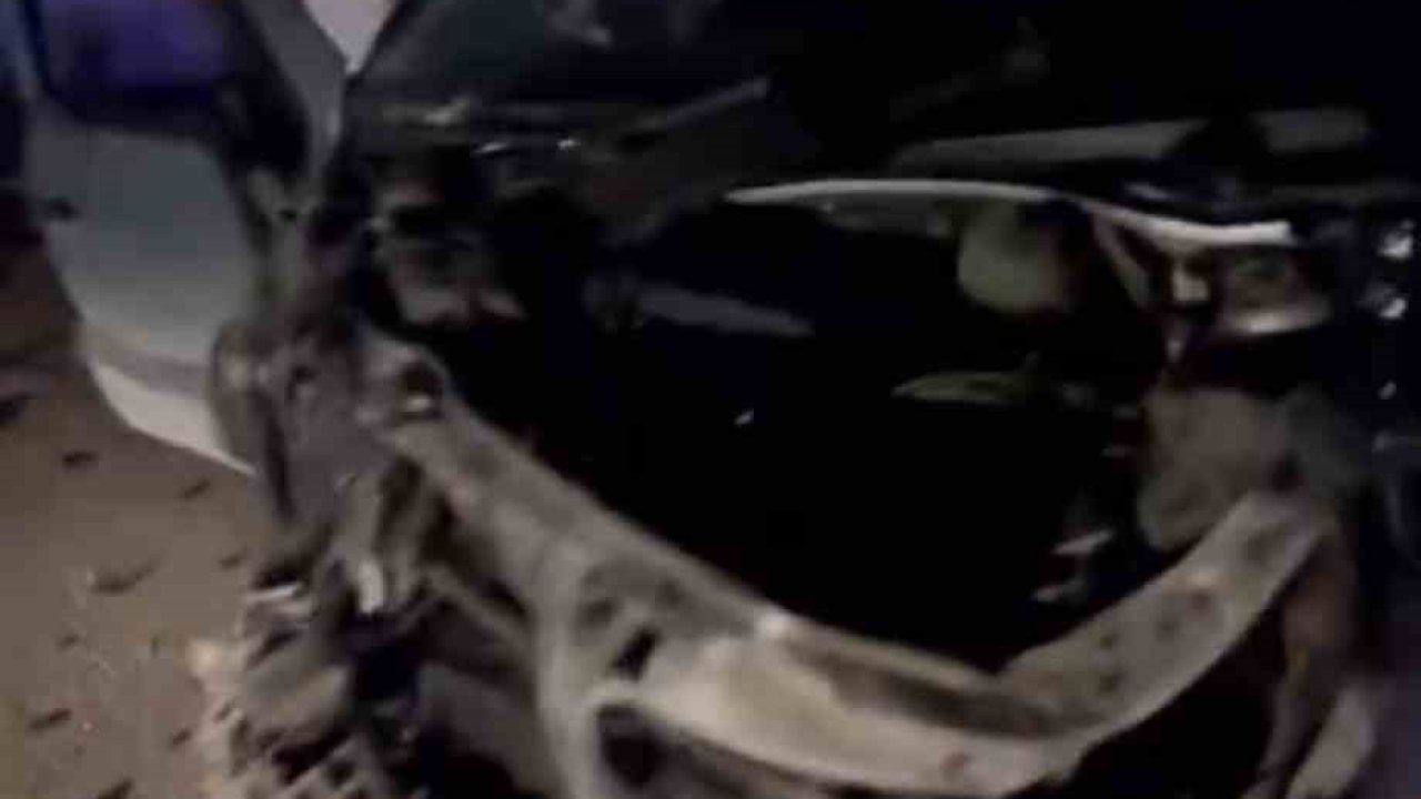 Kavşakta otomobiller çarpıştı: 4 yaralı