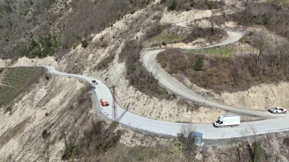 Kırsalda yol güvenliği artırılıyor: 3 bin metrelik otokorkuluk uygulaması