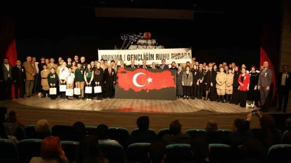Öğrencilerden İstiklal Marşı’na anlamlı program