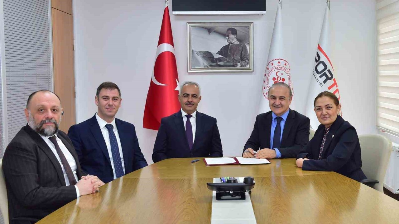 Oltu’ya dev yatırım: Modern spor salonu için imzalar atıldı