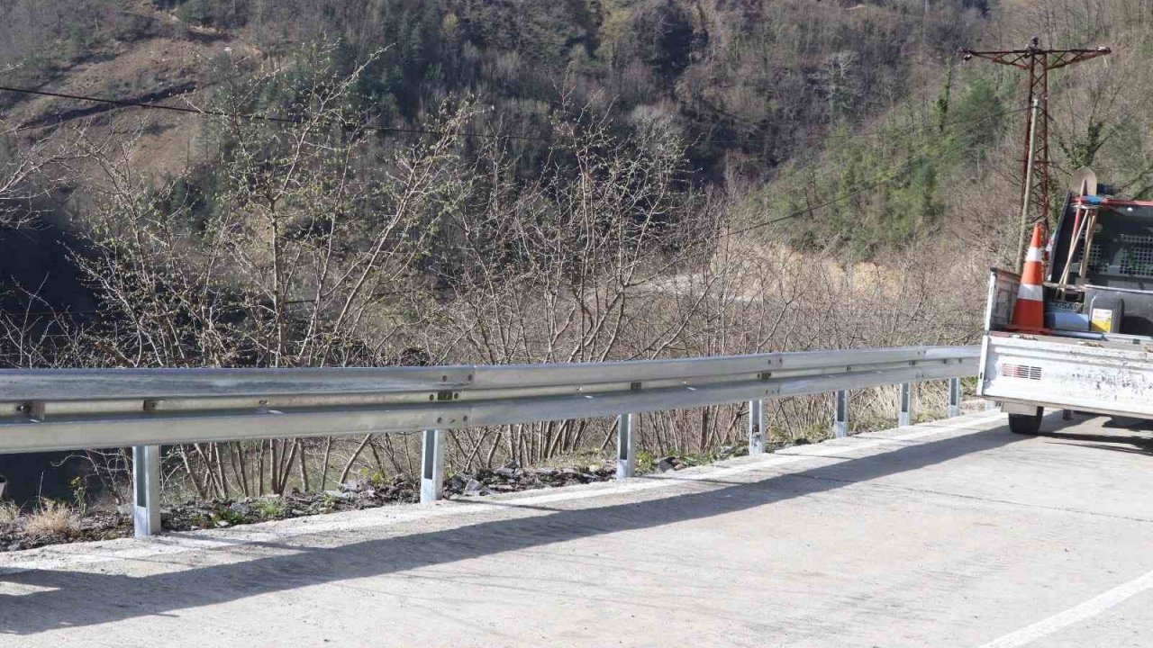 Ölüm yoluna bariyerli önlem