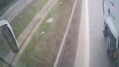 Otobüs şoförünün manevrası faciayı önledi: O anlar kamerada