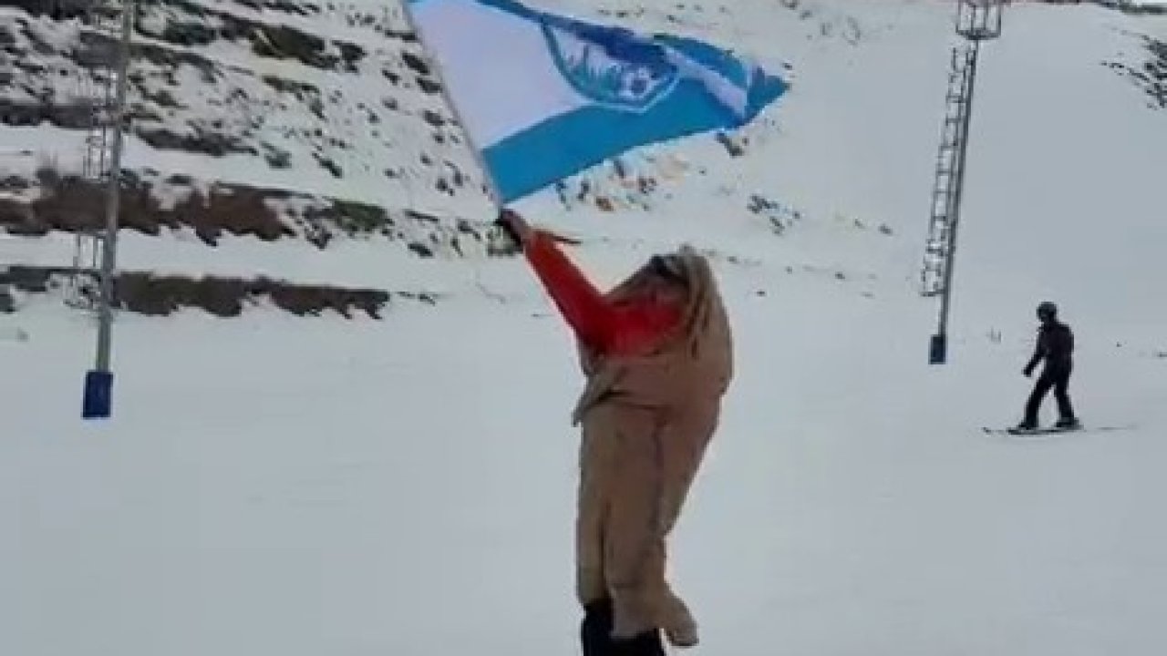 Palandöken’in zirvesinden ehram ve Erzurumspor bayrağı ile kaydı