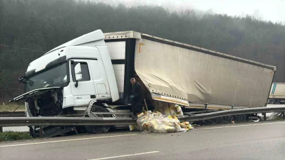 Park halindeki tır kendi kendine hareket etti: Faciadan dönüldü