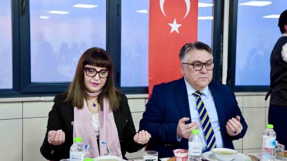 Rektör Özölçer, koruyucu aile ve huzurevi sakinleriyle iftar sofrasında bir araya geldi