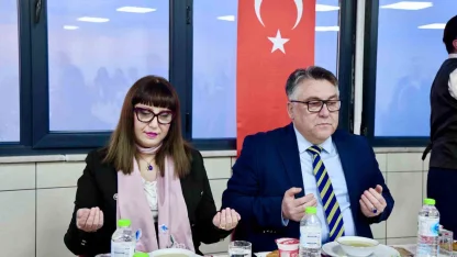 Rektör Özölçer, koruyucu aile ve huzurevi sakinleriyle iftar sofrasında bir araya geldi