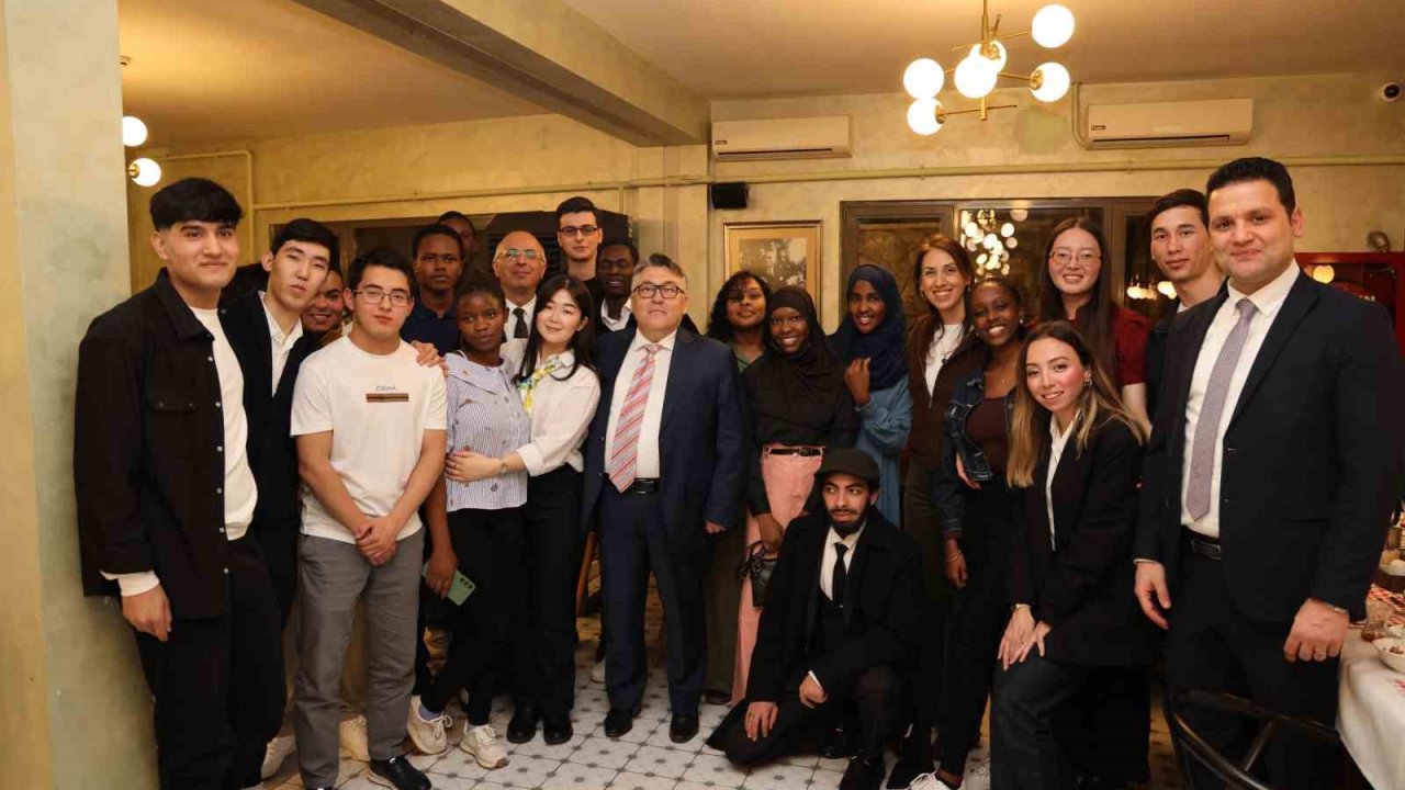 Rektör Özölçer uluslararası öğrencilerle iftar sofrasında buluştu