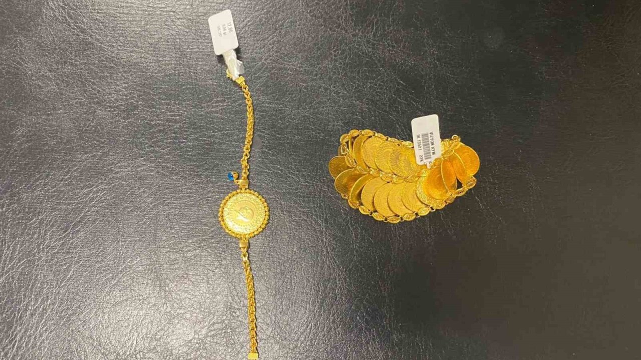 Samsun’da 2 kız kardeş kuyumcudan çalınan 500 bin liralık altınları satarken yakalandı