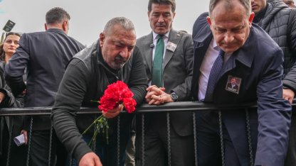 Sanatçı Volkan Konak ölümünün 1. yıldönümünde mezarı başında anıldı