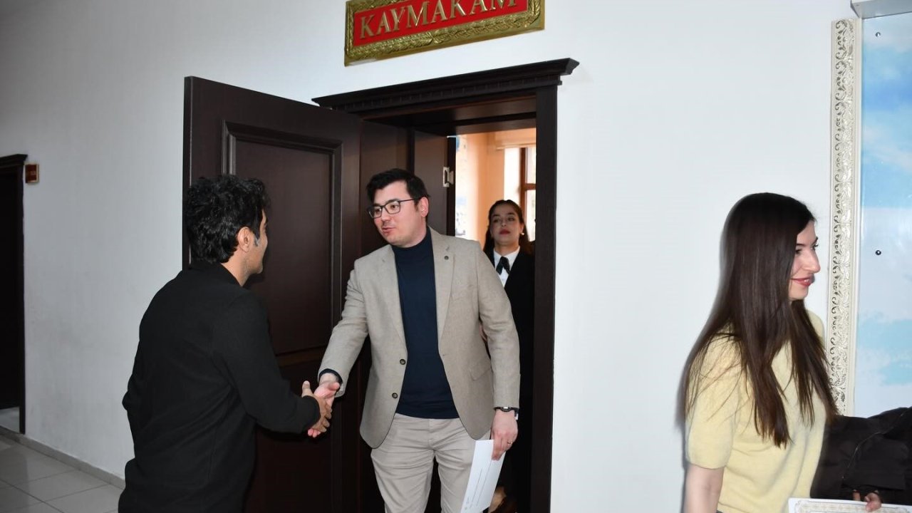 Sarıkamış Kaymakamı Aslantatar, doktorlarla bir araya geldi