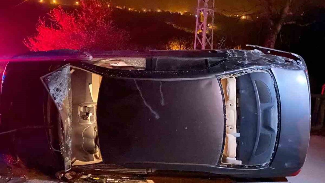 Sinop’ta otomobil devrildi: 2 yaralı