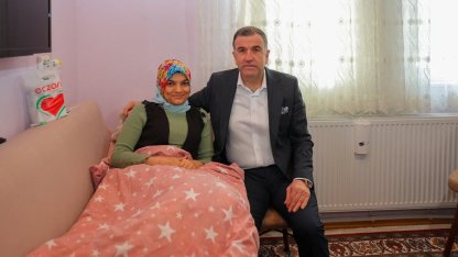 Sosyal medya üzerinden pasta-börek satarak geçimini sağlayan aileye Vali Eldivan’dan moral ziyareti