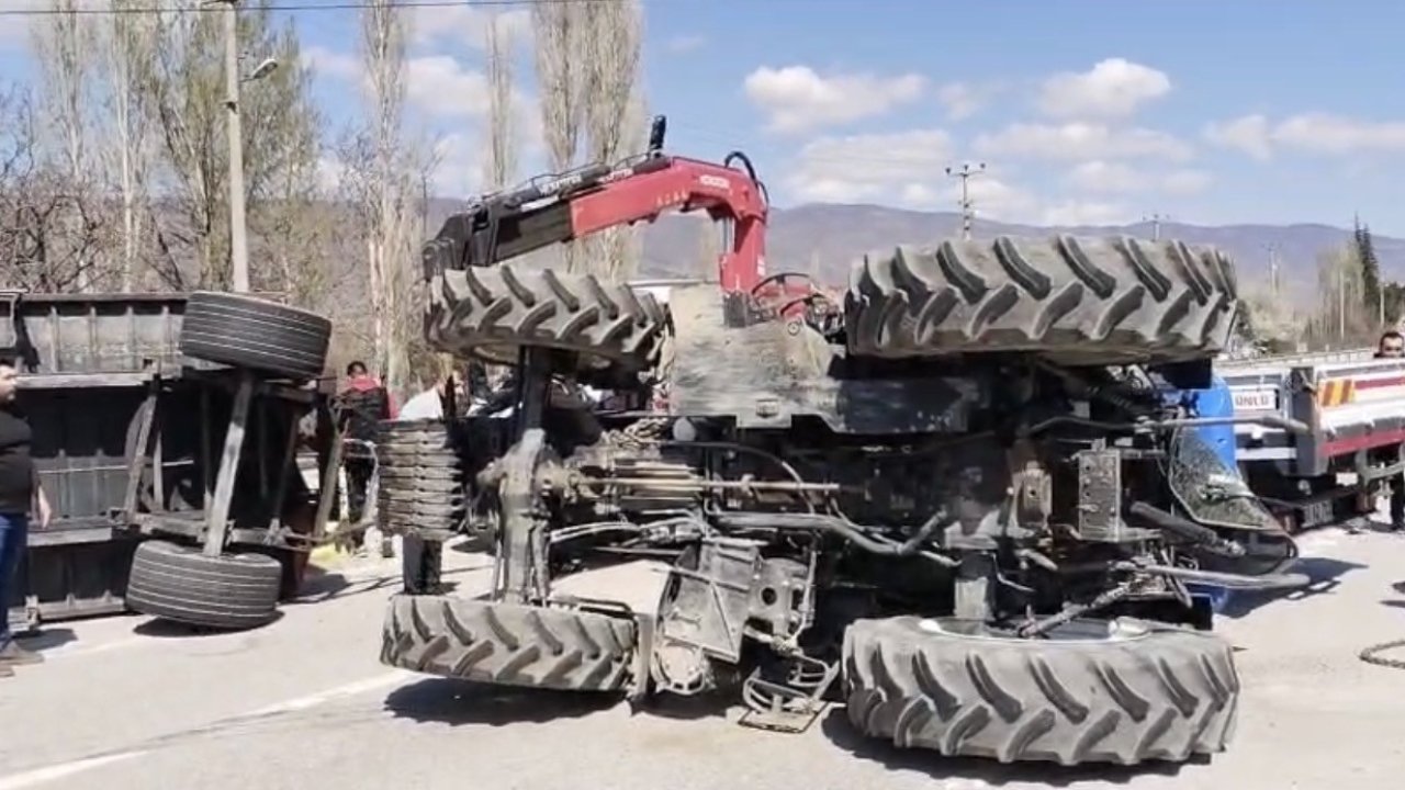 Tokat’ta gübre yüklü traktör devrildi