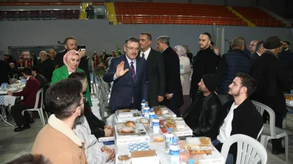Trabzon’da Büyükşehir’in iftar sofralarında yüzbinler oruç açtı