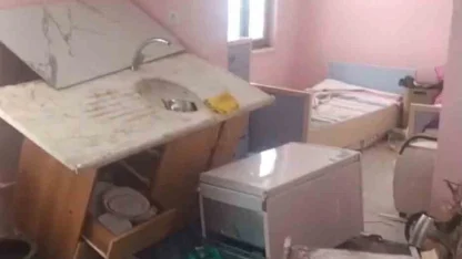 Trabzon’da yayla evine giren ayı ortalığı savaş alanına çevirmiş