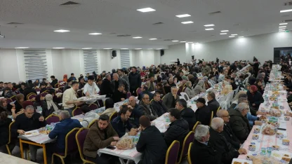 Uzuntarla’da ilçe protokolü ve vatandaşlar iftar sofrasında bir araya geldi