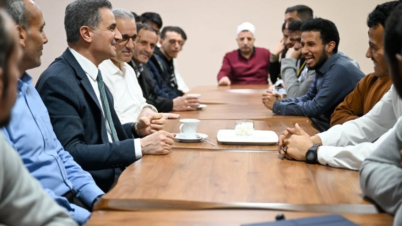 Vali Baruş öğrencilerle iftar etti