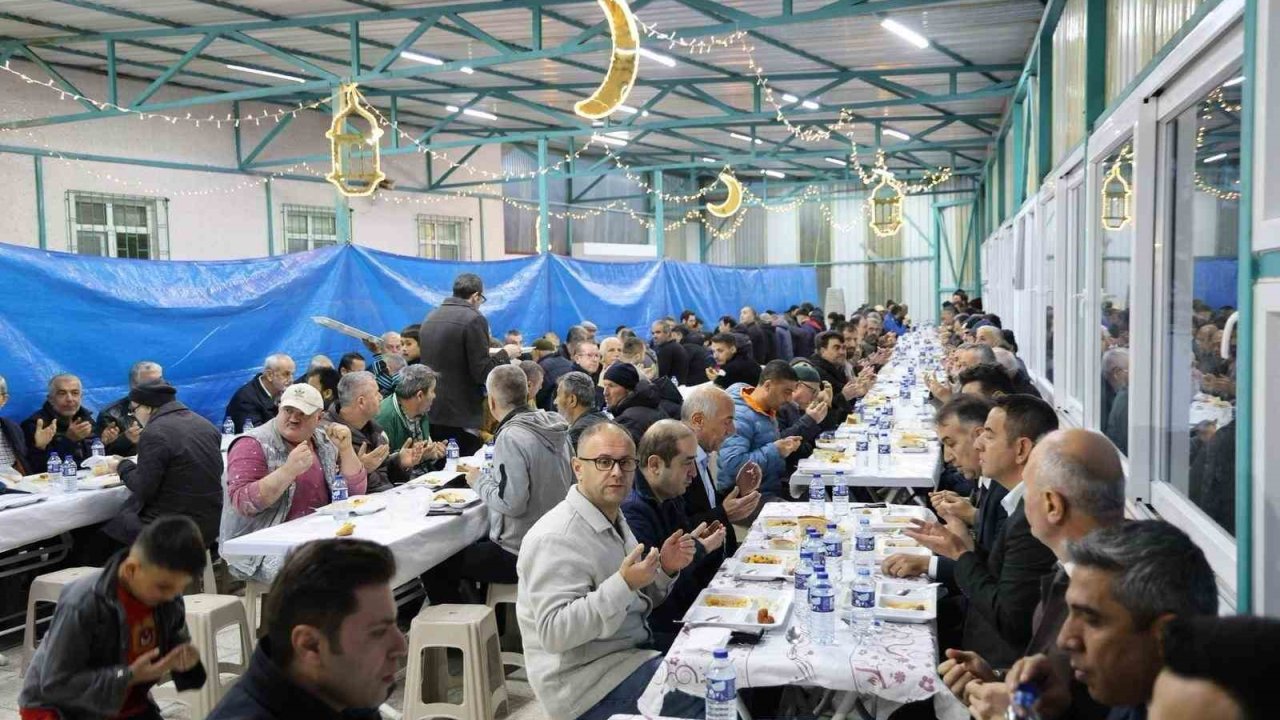 Vali Çağatay, mahalle iftarında vatandaşlarla buluştu