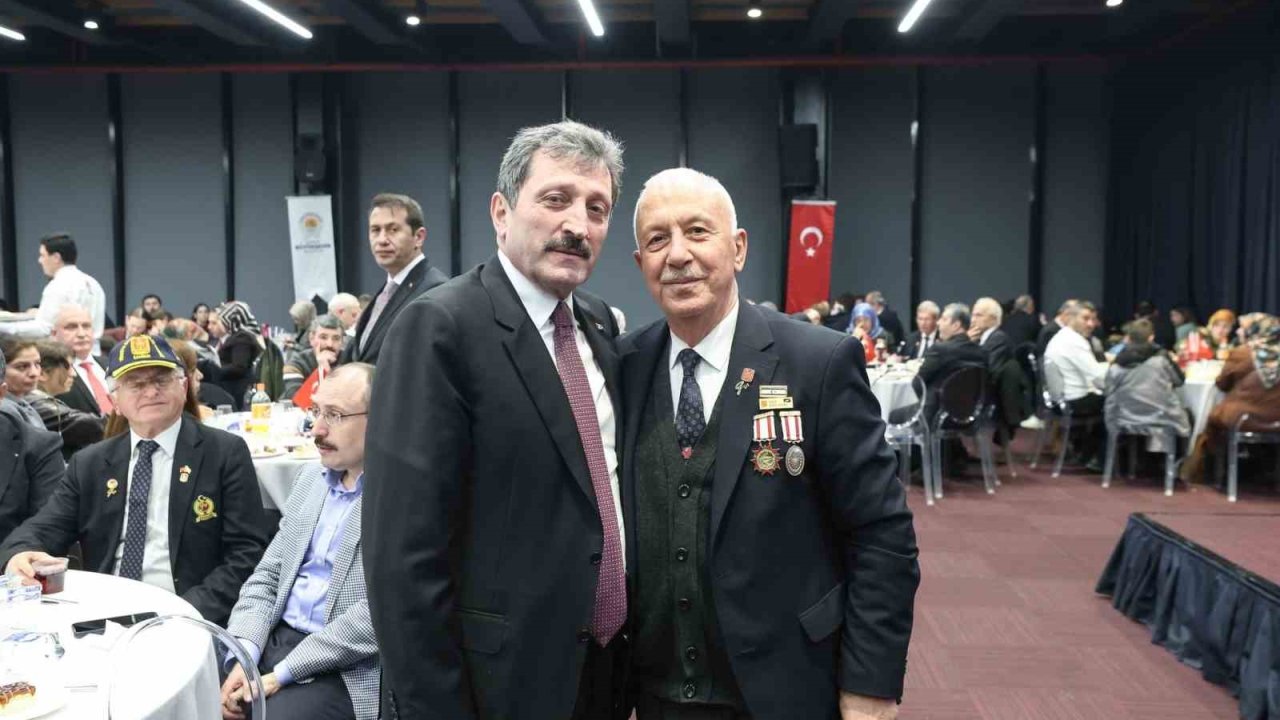 Vali Orhan Tavlı: "Özgürlüğümüzü şehitlerimize ve gazilerimize borçluyuz"