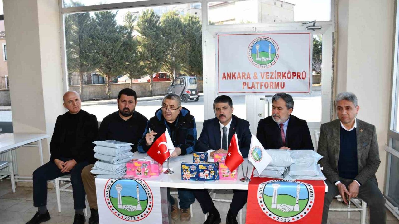 Vezirköprü’de 555 öğrenciye bayramlık