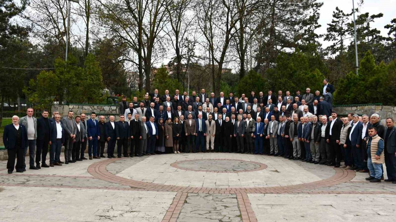 Vezirköprü’de protokol vatandaşla bayramlaştı