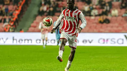 Yeni transfer Assoumou en az 8 hafta yok