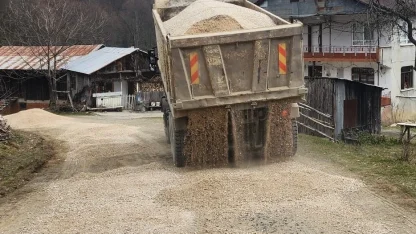 Yol bakım çalışmaları sürüyor