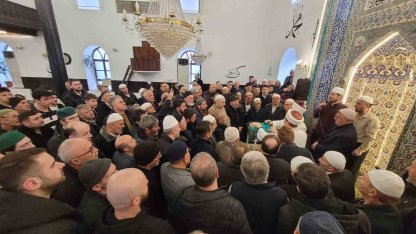 Ziyarete açılan Sakal-ı Şerif’i görmek isteyen vatandaşlar camiye akın etti