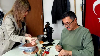 40 yıldır altın, gümüş ve bakıra ateşle şekil veriyor