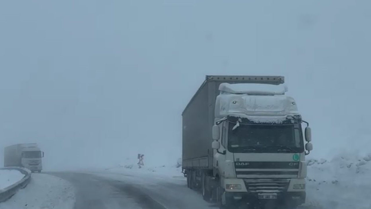 Ardahan’da ulaşıma kar ve tipi engeli