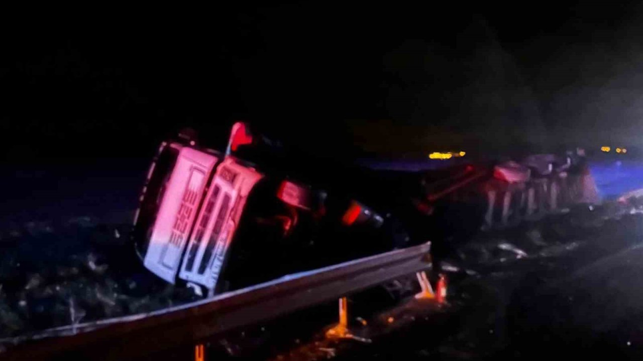 Aşkale’de zincirleme kaza: 4 jandarma personeli yaralandı