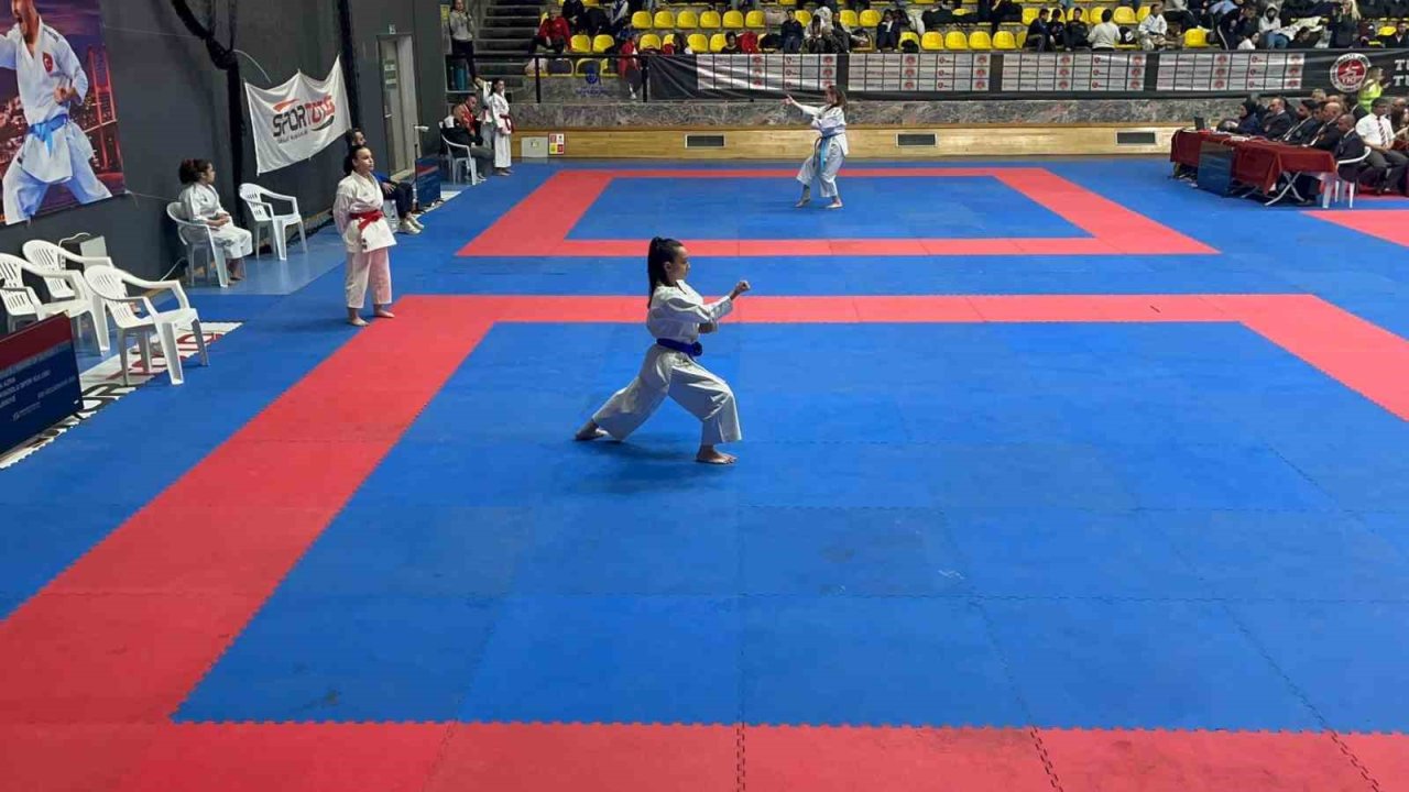 Azra Coşkun’dan Türkiye ikinciliği