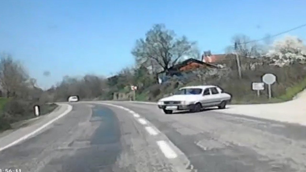 Bartın’da 2 otomobil kafa kafaya çarpıştı