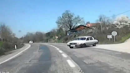 Bartın’da 2 otomobil kafa kafaya çarpıştı