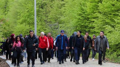 Başkan Özlü, gençlerle doğa yürüyüşü yaptı