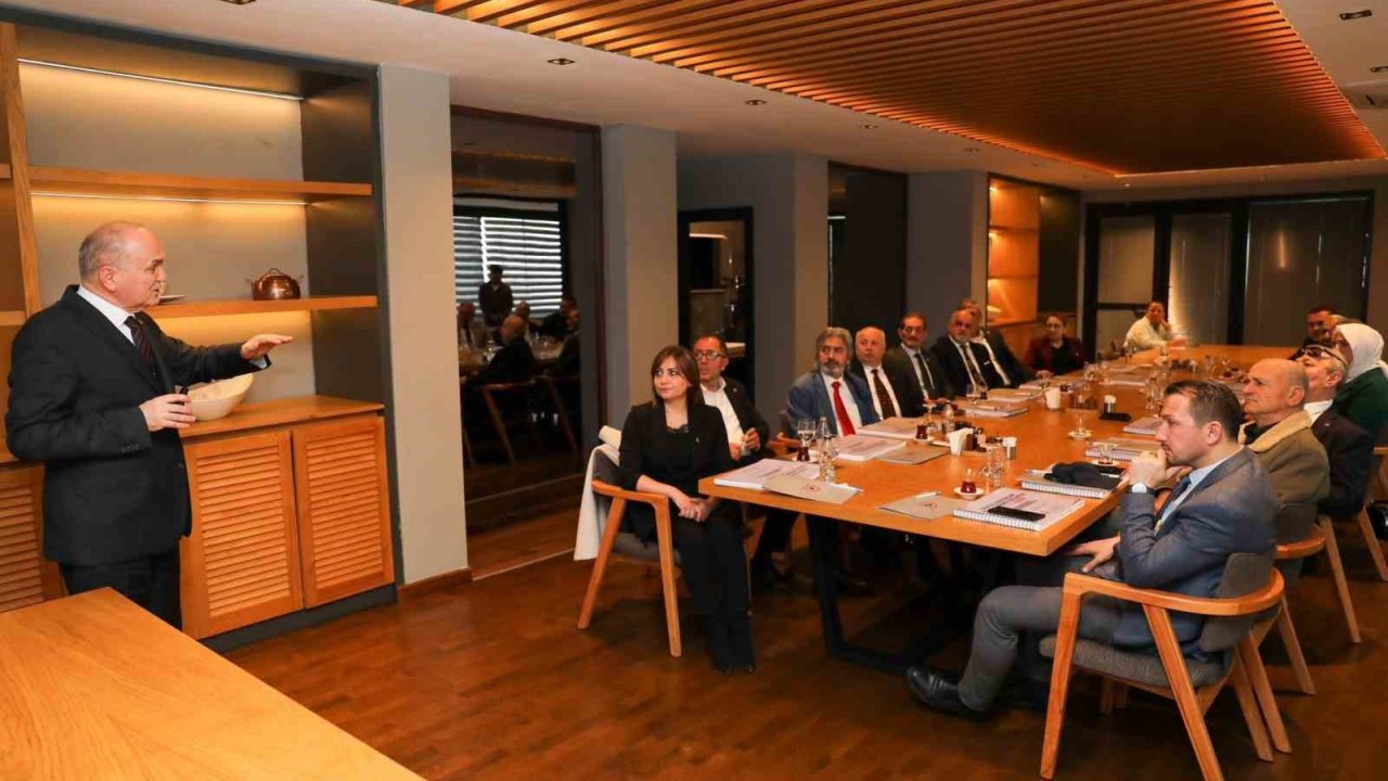 Başkan Özlü siyasi parti il başkanlarına yatırımları anlattı